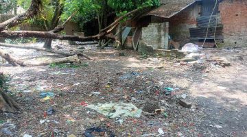 ঝালকাঠির নলছিটিতে শহীদ মিনারে মাদক সেবীদের নিরাপদ আশ্রয়স্থল!